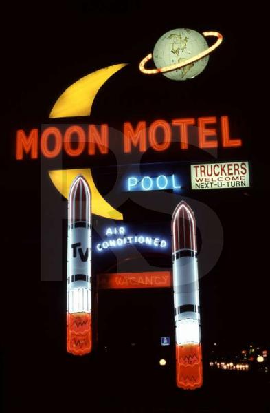 Moon Motel, Sign