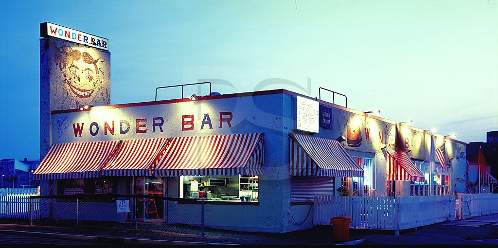 Wonder Bar, Panoramic