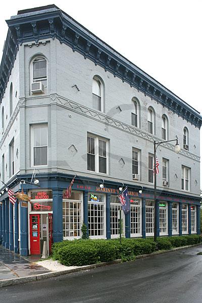 Mariners Harbor Restaurant