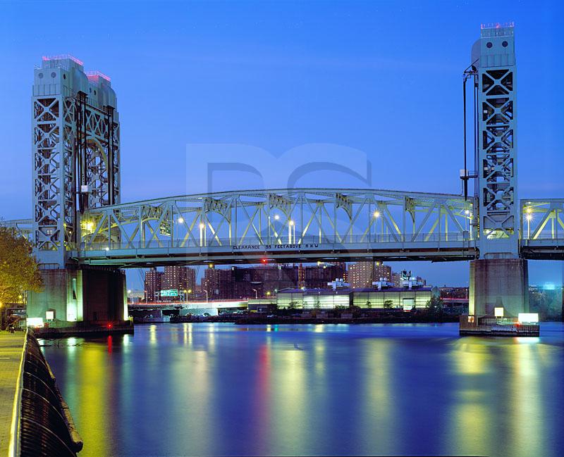 Robert F. Kennedy Memorial Bridge, Harlem River Lift Span