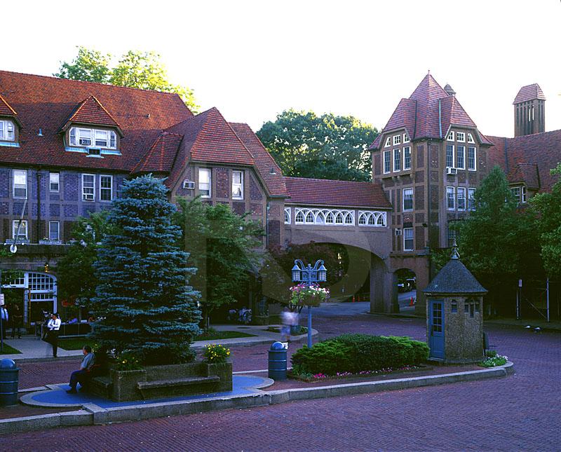Station Square, Forest Hills