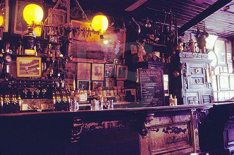 McSorley's, Interior