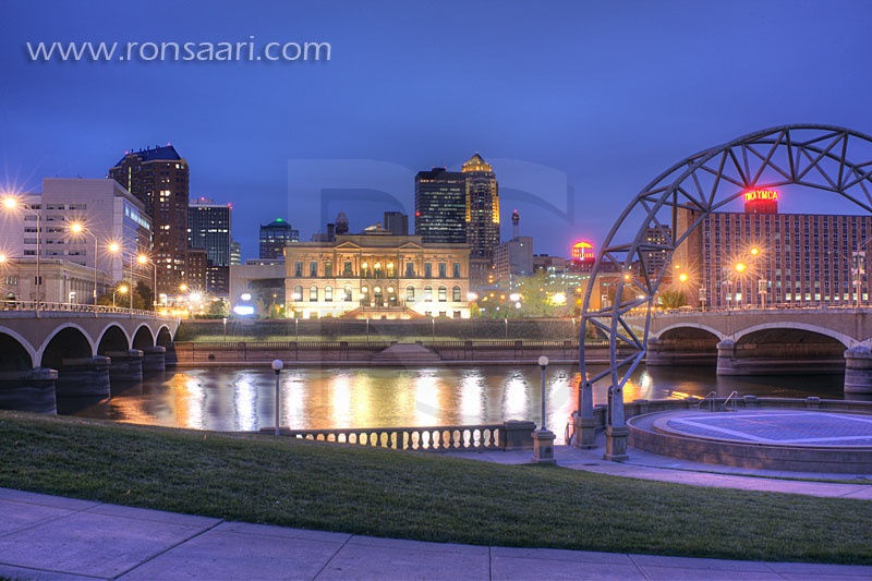 Des Moines Skyline At Dusk
